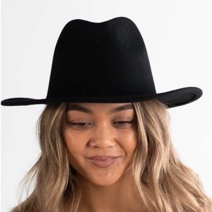 Brand New, Gigipip Leo wavy- Discontinued black Fedora- NWOT